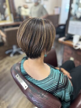 アート(art) 白髪ぼかしハイライト×ショートスタイル