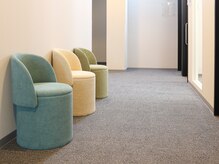 日々 大阪梅田(Hibi)の雰囲気(専用の待合スペースもございます〈大阪/梅田/髪質改善〉)