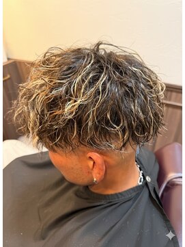 【ハイライト×強め】ツイストスパイラルパーマ〈理容室〉メンズ