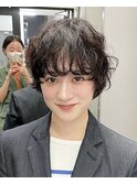 黒髪丸みショートパーマ