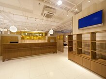 カイノ 光明池店(KAINO)の雰囲気（広々としたエントランスでお客様をお出迎え）