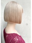 ホワイトベージュ/ぱっつんボブ
