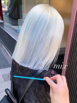 ベレーザ 渋谷(BELEZA) ba1781透明感ホワイティアッシュ青髪ブルージュ切りっぱなしボブ