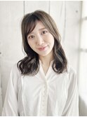 大人可愛いゆるクビレスタイル