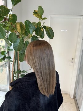 クロエ バイ ラヴィズム 小針店(CLOE by LUVISM) グレージュカラー