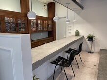 リー(lii)の雰囲気（元喫茶店の雰囲気を残したカウンター。）