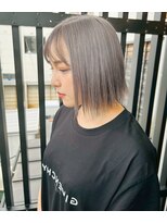 エミタス 柳通り(Emitas.)&nbsp;シルバーグレー×ストレートボブ（女性）