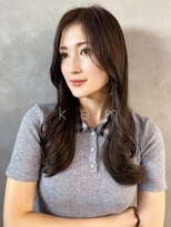 アケミ(akemi) くびれヘアでつくる上品レイヤー