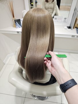 アッシュ 二俣川南口店(Ash) ◆ヘーゼルベージュ/ロングストレート/髪質改善カラー