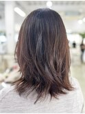 くせ毛でも手ぐしだけで仕上がるミディ