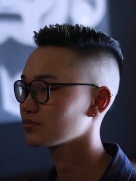 バーバーショップ レガロ(REGALO) サイドパート＋スキンフェード