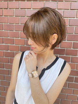 コワファーストナガサキシャンプーボーイ(COIFF1RST NAGASAKI SHAMPOO BOY) 大人可愛い小顔束感ショート