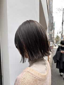 ロイド(Royd.) 切りっぱなしボブ外ハネボブ地毛風ストレート#イルミナカラー