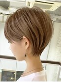 くびれショートカット　丸みショートボブ　アッシュベージュ
