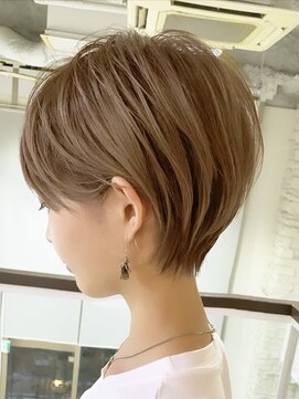 ラフ 新宿(Laff) くびれショートカット　丸みショートボブ　アッシュベージュ