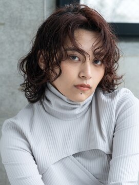 エミュ 表参道 青山(emu) リッジパーマ×レッドカラーがルーズでモードなウルフボブ