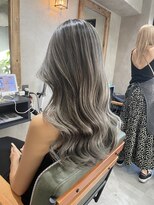 サニー 渋谷(SUNNY)&nbsp;バレイヤージュ、ハイライト、レイヤーロング、グレーベージュ