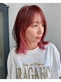 インナーカラーピンク_ぱっつん前髪_切りっぱなしボブ