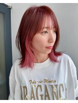 リル(Lille 橋本)&nbsp;インナーカラーピンク_ぱっつん前髪_切りっぱなしボブ