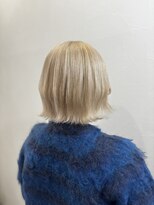 ラビス クローバー(Lovis clover) ショートボブ ニュアンスカラー センターパート