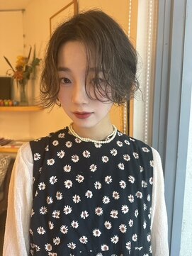 シロップ(Syrup) ゆるめパーマのショートスタイル