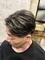 キタセンジュバーバー バイ ティーズ(KITASENJU BARBER by T's)&nbsp;ブリーチ　ハイライト　センターパート　フェードスタイル