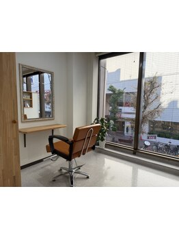 【江坂駅すぐ】髪も心も癒される、半個室の上質空間。大人女性に寄り添う、やさしさ溢れるサロン。