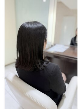 質感で魅せるシンプルミディアム