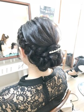 ロカット サロン(Roquat Salon) 編み込みミディアムシニヨンアレンジ【ヘアアレンジ 立川/袴】