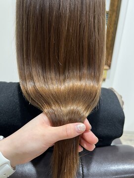 ウィーク 梅田(UiiC) とろけるハニーベージュ 艶髪 【 uiic 中沢恵理 】