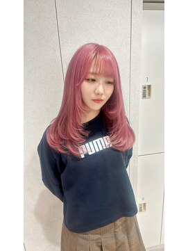 ユーフォリア 渋谷グランデ(Euphoria SHIBUYA GRANDE) 韓国へアレイヤーカット顔周りレイヤーピンクカラー