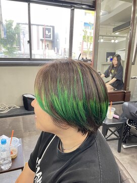 モノ アンド イニ(Mono & inni) 【kohei】プレイングカラー×ビビッドグリーン×ボブ