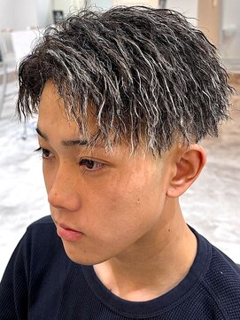 ダズルヘアーブラスト(DAZZLE hair BLAST) パイルツイストホワイトハイライツイストスパイラルパーマ眉毛