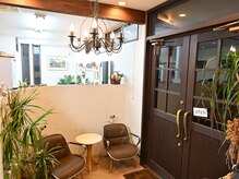 サローネ ドゥエ(salone due)の雰囲気(待合室の様子)