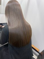 カミエ(kamie) ツヤが違う、ベージュロングの大人っぽカット