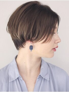 サーカス バイ ビュートリアム 青山(CIRCUS by BEAUTRIUM) 前髪長め ショートヘア 丸顔 ハンサムショート ショート