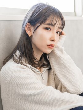 リリーオブザベイス(Lily of the Vase) くびれ、抜け感、外はね、ミディアム