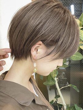 ラフ 新宿(Laff) 新宿 大人可愛い 20代30代40代 小顔ショートボブ 丸みショート