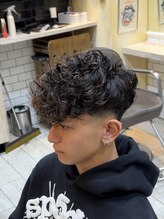グルーマーズトウキョウ(GROOMER/S TOKYO) スペインカール　フェード　海外風　メンズパーマ