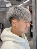 ハイトーンパールシルバーパーマメンズショート刈り上げ