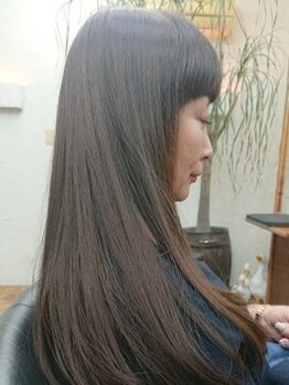 ブラウン ブラウンの写真/ヘナ髪質改善トリートメントはサービスです。