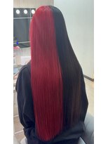 ヘアーグランデシーク(Hair Grande Seeek)&nbsp;コンカフェ赤×黒の定番ツートンスタイルスーパーロングブリーチ