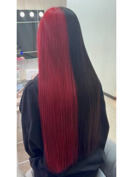 ヘアーグランデシーク(Hair Grande Seeek) コンカフェ赤×黒の定番ツートンスタイルスーパーロングブリーチ