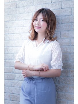 エルデ ナインズ ヘアー スタンド 川口店(elde 9's HAIR STAND) グレージュひし形シルエットの大人かわいい切りっぱなしボブ