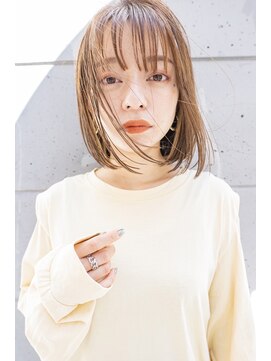 レゴ(REGO) グレージュカラーシルキーべージュ、デザインカラー斜めバング