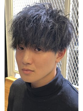 クオンヒール(QUON HEAL) 緩めツイストスパイラルパーマ刈り上げショートスタイル
