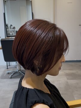 エリマ 横浜西口(elima) 大人ショートボブ顔周りレイヤー横浜西口チェリーブラウンカラー