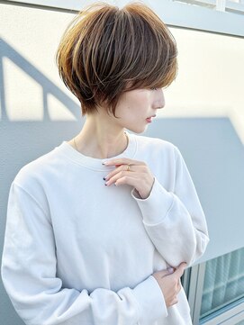 アンド ストーリーズ(&STORIES) 大人可愛い前髪ありひし形耳掛けマッシュショートボブ30代40代