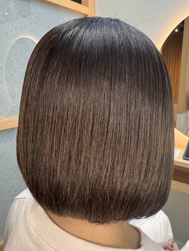 イゾラ(isola) 【isola】バッサリカットでマシュマロボブ/小顔カット/ショート