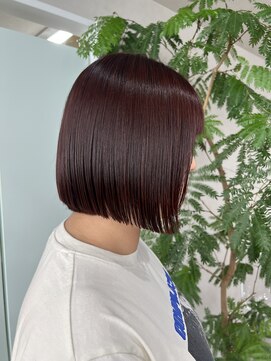 クム 横浜(qumu) レッドピンク×切りっぱなしボブ